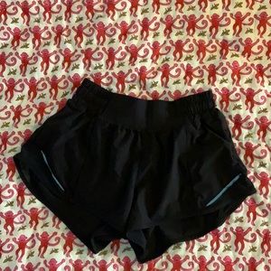 Black Lululemon hotty hot shorts 2.5